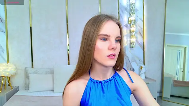 Lili Lohan online show from October 14, 2025, 5:02 pm