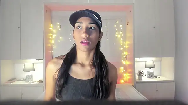 AnahiCollins online show from April 2, 2026, 11:28 am