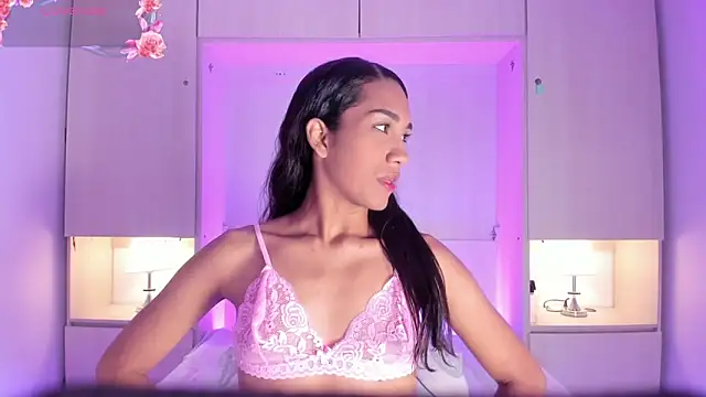 AnahiCollins online show from April 1, 2026, 11:33 am