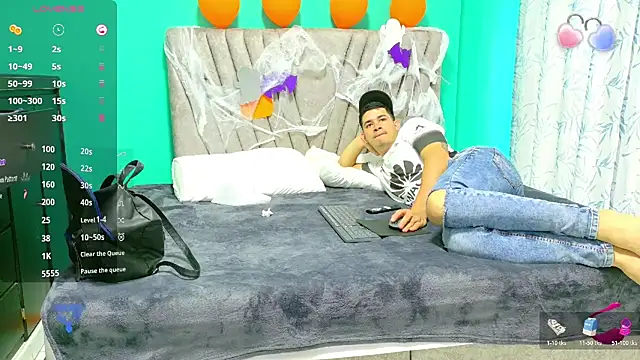 Laura King online show from November 3, 2025, 7:17 pm