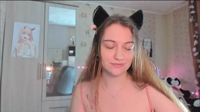 Snapshot of cyberprincessss chatting on October 8, 2025, 5:35 pm cyberprincessss online show from October 8, 2025, 5:35 pm