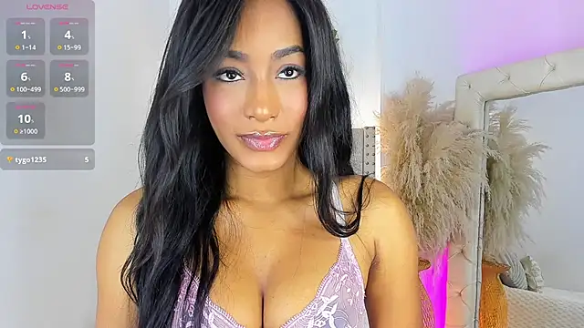 mia juicy  online show from September 30, 2025, 9:21 pm