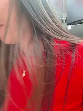 Snapshot of EmmaValencia_ chatting on March 3, 2026, 10:06 pm EmmaValencia online show from March 3, 2026, 10:06 pm