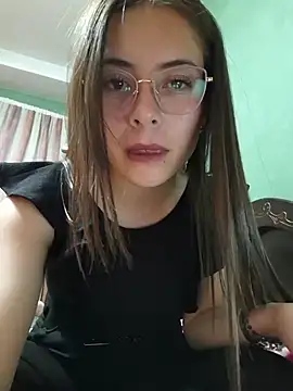 EmmaValencia  online show from November 19, 2025, 5:18 am