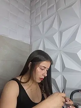 Snapshot of EmmaValencia_ chatting on February 20, 2026, 8:11 pm EmmaValencia online show from February 20, 2026, 8:11 pm