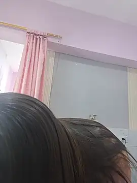 Snapshot of EmmaValencia_ chatting on February 19, 2026, 5:54 pm EmmaValencia online show from February 19, 2026, 5:54 pm