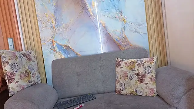 Nahomy Smiths aws online show from October 17, 2025, 10:00 pm