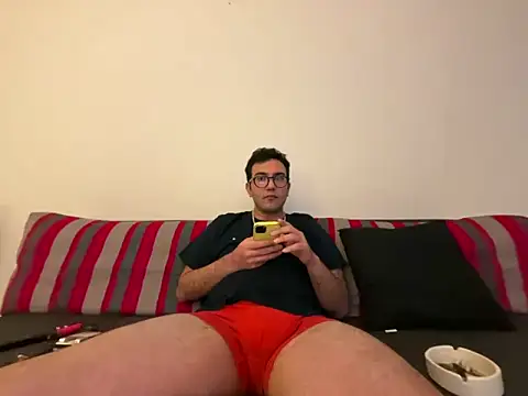 xochipilliii online show from October 9, 2025, 7:03 pm