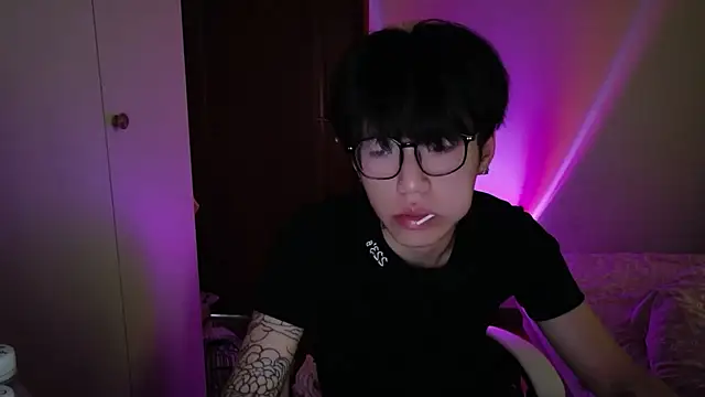 hangzi-0011 online show from February 4, 2026, 7:14 am