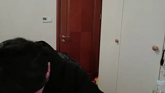 hangzi-0011 online show from December 18, 2025, 11:14 am