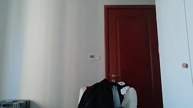 Snapshot of hangzi-0011 chatting on October 6, 2025, 8:37 am hangzi-0011 online show from October 6, 2025, 8:37 am