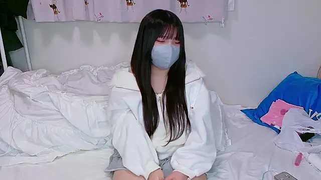 YUKINA 00 online show from December 17, 2025, 11:59 am