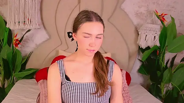 OliviaLay online show from November 22, 2025, 11:42 am