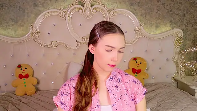 OliviaLay online show from December 5, 2025, 11:20 am