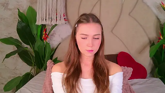 OliviaLay online show from November 13, 2025, 11:47 am