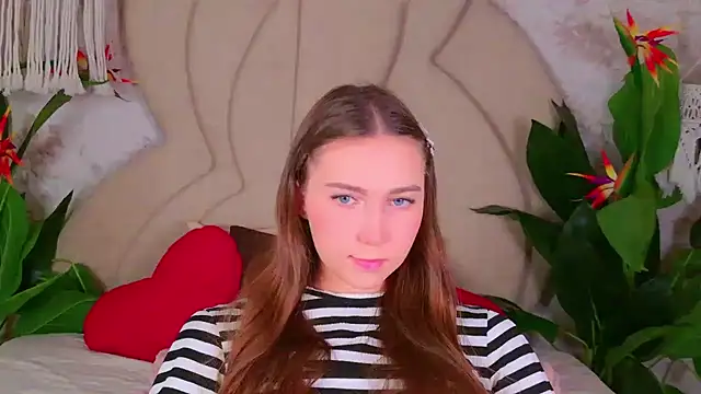 OliviaLay online show from November 10, 2025, 11:15 am