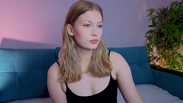julia di online show from October 10, 2025, 10:16 am