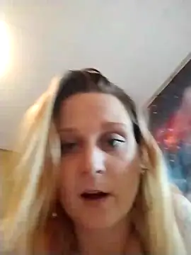 Queen2454 online show from November 30, 2025, 2:56 am