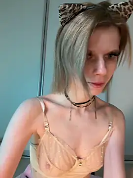 bunnyirisluv online show from March 7, 2026, 10:48 pm