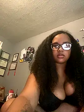 nicolette356 online show from October 7, 2025, 9:05 pm