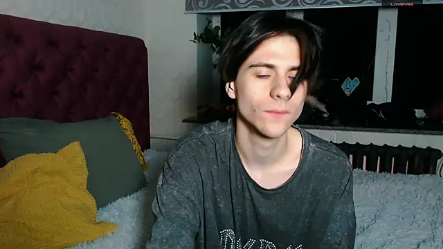 Ellis Rin online show from November 7, 2025, 5:39 pm