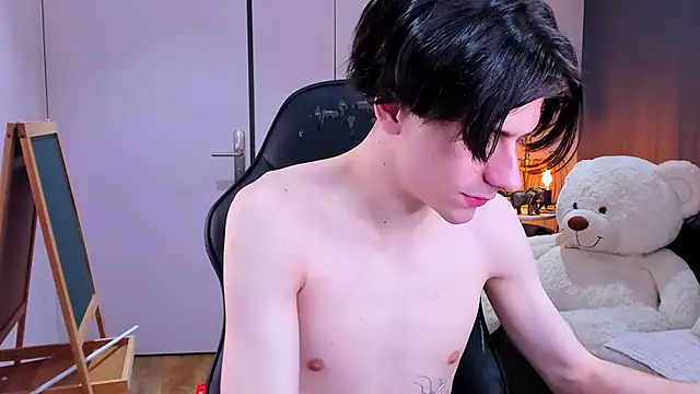 Ellis Rin online show from November 3, 2025, 9:18 pm