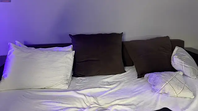 petalpage online show from November 19, 2025, 2:00 am