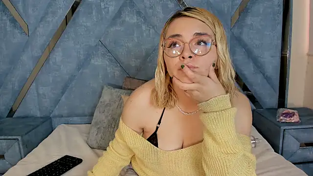 Eily Blunts online show from November 26, 2025, 1:44 pm