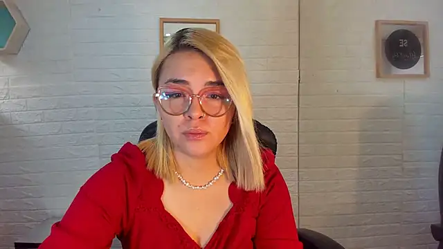 Eily Blunts online show from November 8, 2025, 3:26 pm