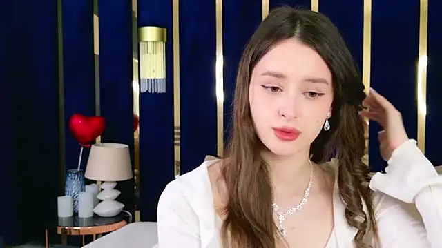 EvaSwen online show from April 9, 2026, 3:51 pm