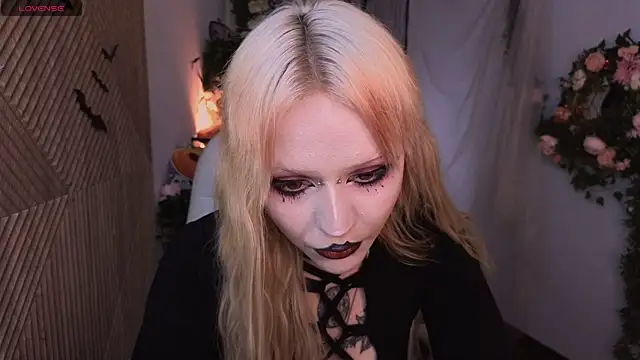 kitten murray  online show from October 31, 2025, 6:43 am