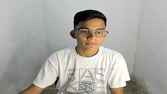 Snapshot of Deivi_colins_23 chatting on October 6, 2025, 10:10 pm Deivi colins 23 online show from October 6, 2025, 10:10 pm