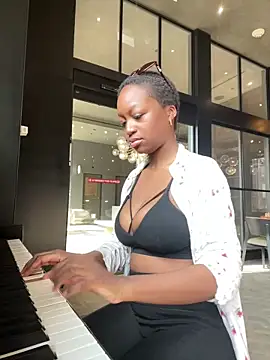 Snapshot of tia___fox chatting on February 17, 2026, 5:32 pm tia fox online show from February 17, 2026, 5:32 pm