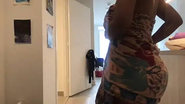 Snapshot of tia___fox chatting on February 19, 2026, 6:49 pm tia fox online show from February 19, 2026, 6:49 pm