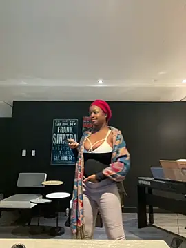 Snapshot of tia___fox chatting on February 15, 2026, 2:23 am tia fox online show from February 15, 2026, 2:23 am