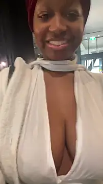 Snapshot of tia___fox chatting on February 2, 2026, 7:35 pm tia fox online show from February 2, 2026, 7:35 pm