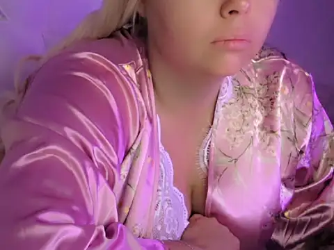 Snapshot of Siren-xiv chatting on October 9, 2025, 6:25 am Siren-xiv online show from October 9, 2025, 6:25 am