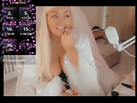 Snapshot of Siren-xiv chatting on October 18, 2025, 11:56 am Siren-xiv online show from October 18, 2025, 11:56 am