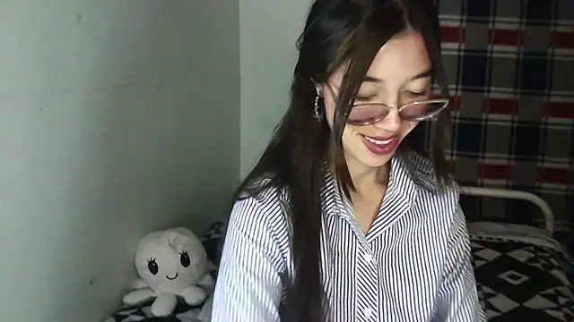 Mikha Ela online show from October 28, 2025, 4:35 am