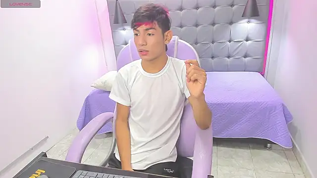 Snapshot of cherub_ chatting on November 23, 2025, 12:26 pm cherub online show from November 23, 2025, 12:26 pm