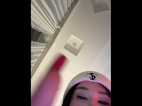 Snapshot of xiaowan_x chatting on February 3, 2026, 1:49 pm xiaowan x online show from February 3, 2026, 1:49 pm