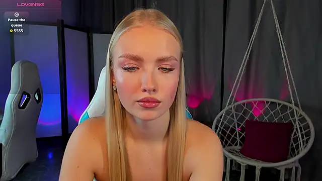 TessaGrays online show from December 15, 2025, 11:05 am