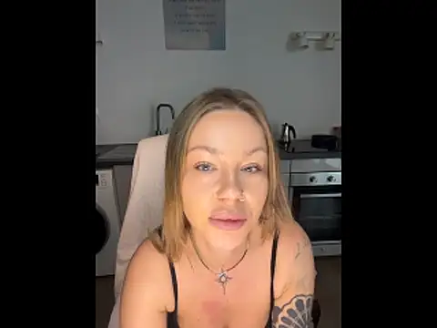 MiraLuna online show from December 19, 2025, 9:11 am