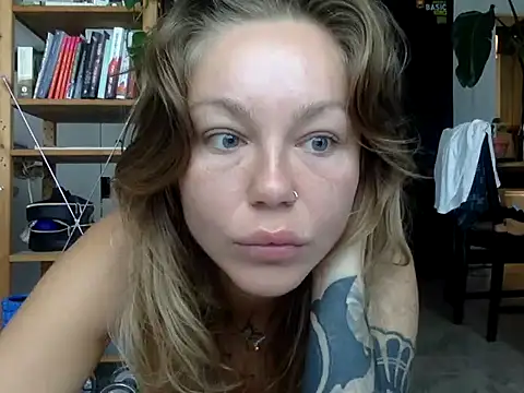 MiraLuna online show from September 30, 2025, 7:58 am