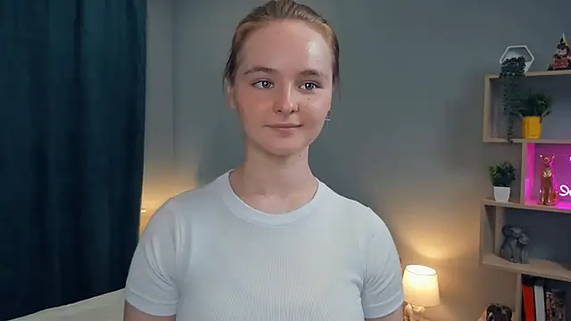 ChloeWestrum online show from October 9, 2025, 6:47 am