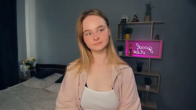 ChloeWestrum online show from October 10, 2025, 7:09 am