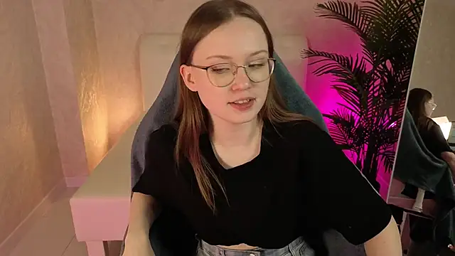 Snapshot of SirenaBlessing chatting on October 7, 2025, 1:06 am SirenaBlessing online show from October 7, 2025, 1:06 am