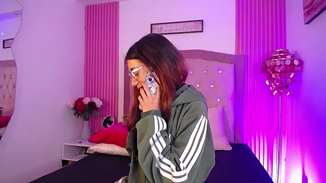 MarinetteLux online show from March 10, 2026, 5:28 pm