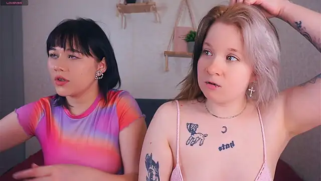 EviaVanveen online show from December 1, 2025, 7:31 am