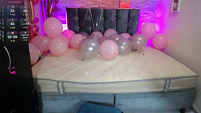 Snapshot of Michellx_hot2 chatting on February 17, 2026, 4:43 am Michellx hot2 online show from February 17, 2026, 4:43 am